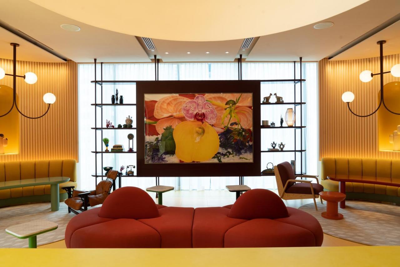 The Standard, Bangkok Mahanakhon Exterior foto The lobby of the hotel