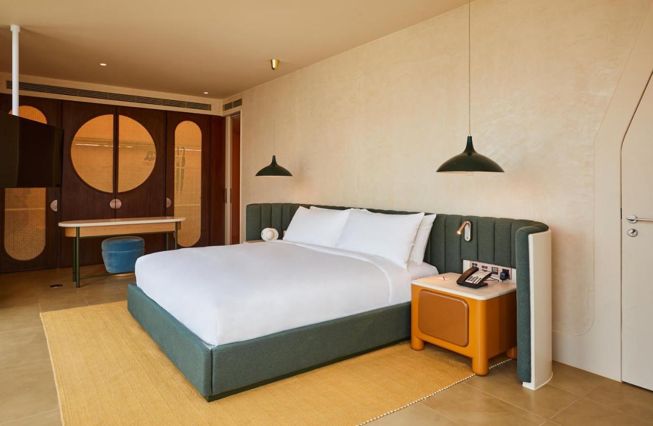The Standard, Bangkok Mahanakhon Exterior foto A bedroom at the hotel