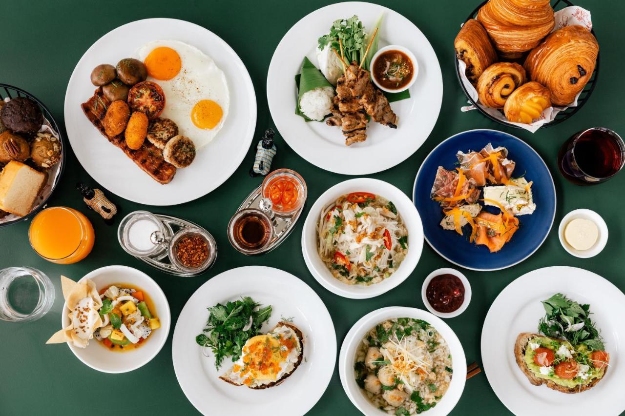 The Standard, Bangkok Mahanakhon Exterior foto A selection of dishes from the menu