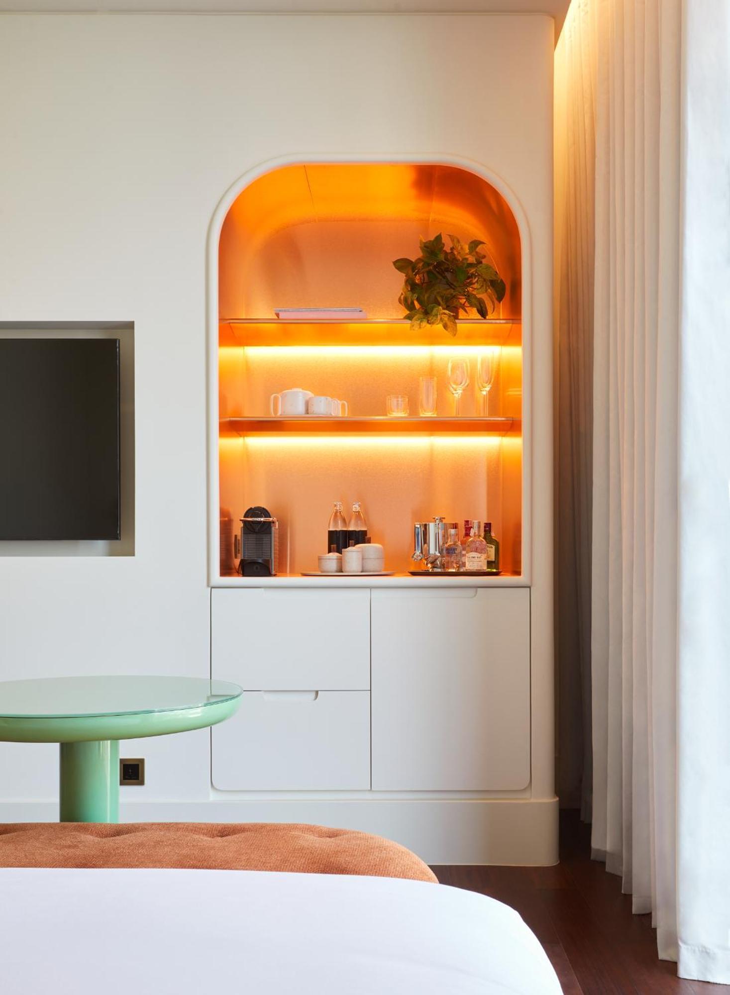 The Standard, Bangkok Mahanakhon Exterior foto A Nespresso machine in a hotel room